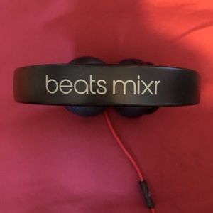 Beats by Dre mixr